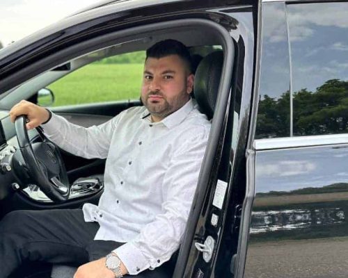 fahrservice_fahrer_steigt_aus